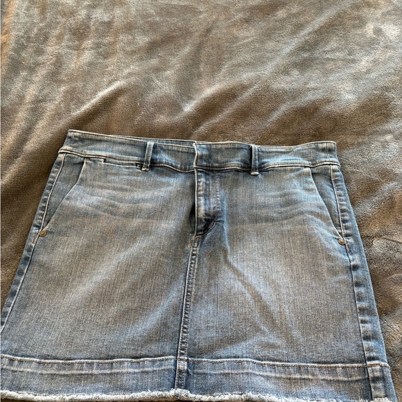 Denim Mini Skirt LOFT Frayed Hem Y2K Low Rise Jean Skirt Size 6 vintage - Picture 7 of 10